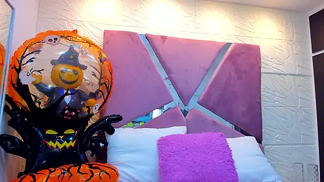 Charlotte Ice1 online show from October 2025 04:16:01 PM