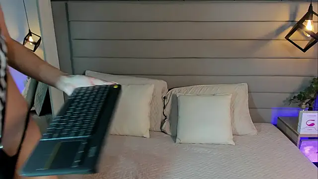 LadyLuminary online show from November 2025 07:48:02 PM