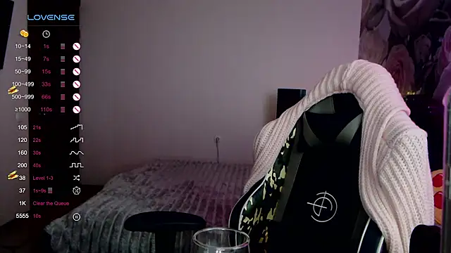  Just a queen 3 online show from March 2025 06:33:02 PM