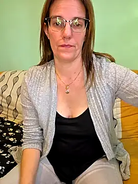 SpiceLea online show from November 2025 03:23:01 PM