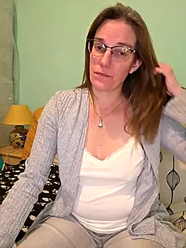 SpiceLea online show from November 2025 05:17:01 PM