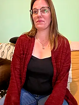 SpiceLea online show from December 2025 01:42:01 PM