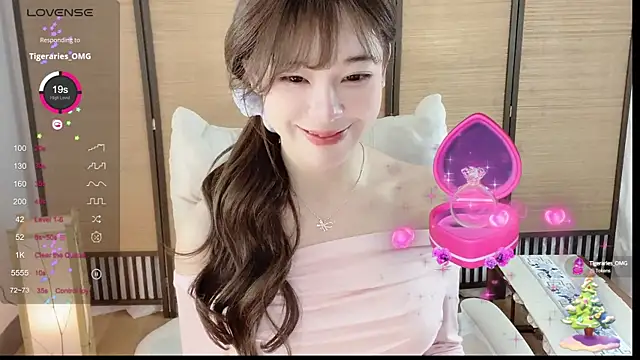 Yuuuuuly online show from December 2024 04:49:02 PM