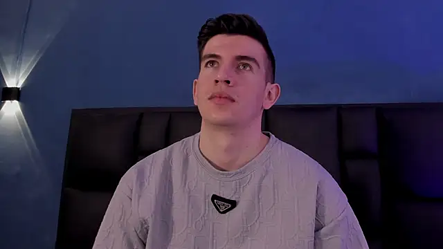 MikaelSlow online show from November 2025 04:00:02 AM