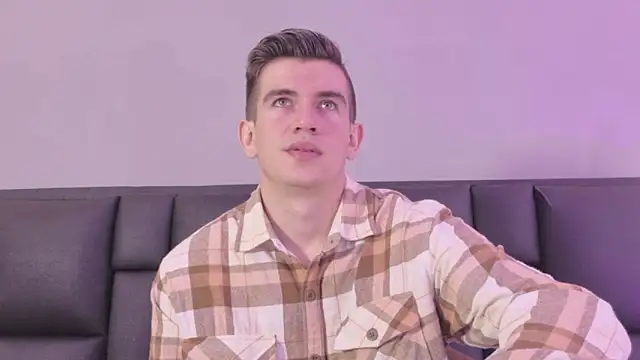 MikaelSlow online show from April 2026 03:31:02 PM