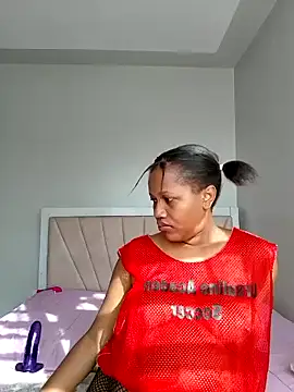 Snapshot of SquirtQueen222 chatting on January 2025 06:04:01 AM SquirtQueen222 online show from January 2025 06:04:01 AM