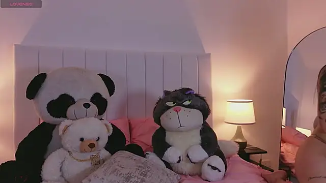 HannaClarrk  online show from April 2026 05:06:01 PM