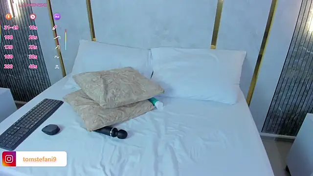 amor smith  online show from September 2025 02:56:02 AM