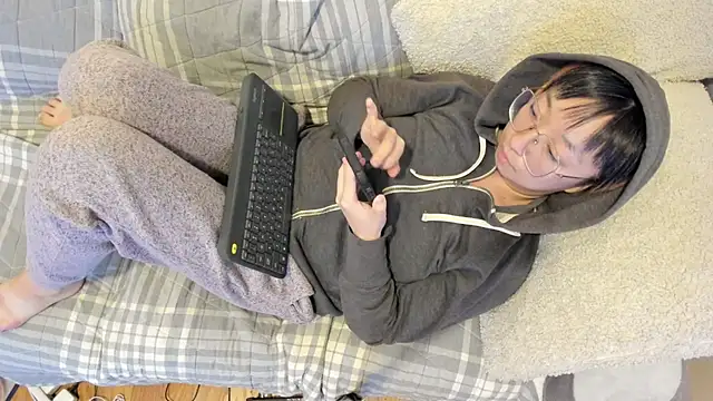 luxgray online show from October 2025 01:06:01 AM