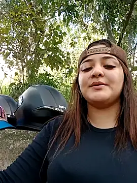 Liancy online show from February 2025 07:27:01 PM