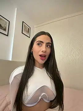 ValeryR  online show from April 2026 09:39:33 PM