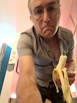Snapshot of bibananaman chatting on May 2026 01:56:01 AM bibananaman online show from May 2026 01:56:01 AM