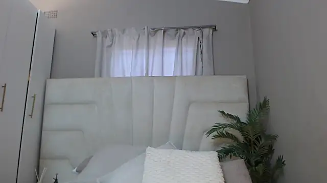 Snapshot of naughtyblackdolie chatting on January 2025 09:44:02 AM naughtyblackdolie online show from January 2025 09:44:02 AM