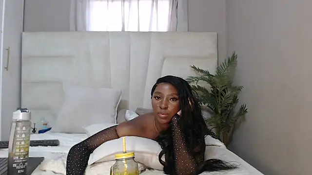 Snapshot of naughtyblackdolie chatting on January 2025 06:24:02 AM naughtyblackdolie online show from January 2025 06:24:02 AM