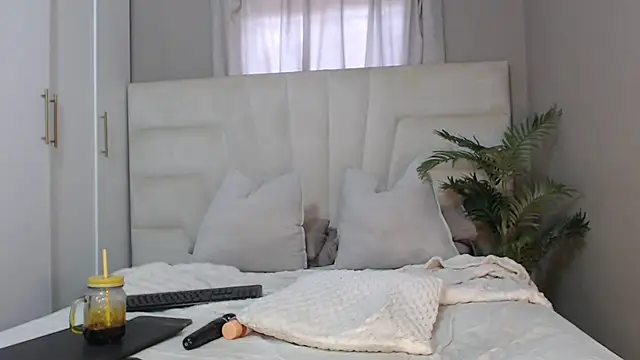 Snapshot of naughtyblackdolie chatting on February 2025 09:22:01 AM naughtyblackdolie online show from February 2025 09:22:01 AM