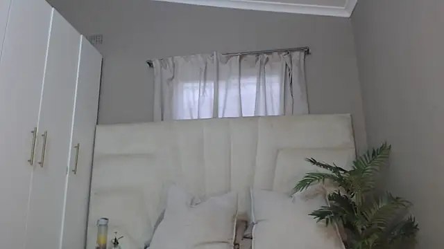 Snapshot of naughtyblackdolie chatting on February 2025 05:15:01 AM naughtyblackdolie online show from February 2025 05:15:01 AM
