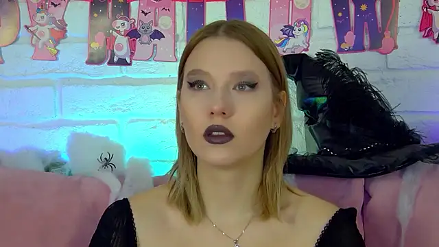 LiliLinn online show from October 2025 04:24:02 AM