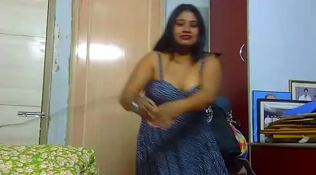 Snapshot of sexy_roma chatting on January 2025 03:01:01 PM sexy roma online show from January 2025 03:01:01 PM