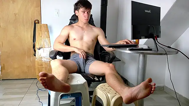 Snapshot of harry_greg21 chatting on June 2026 12:48:02 AM harry greg21 online show from June 2026 12:48:02 AM