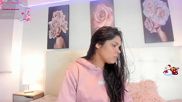 Snapshot of Sweetdreamses_ chatting on December 2024 12:44:02 PM Sweetdreamses  online show from December 2024 12:44:02 PM