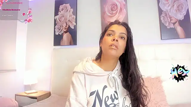 Snapshot of Sweetdreamses_ chatting on February 2025 12:25:02 PM Sweetdreamses  online show from February 2025 12:25:02 PM