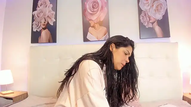 Snapshot of Sweetdreamses_ chatting on February 2025 12:38:02 PM Sweetdreamses  online show from February 2025 12:38:02 PM