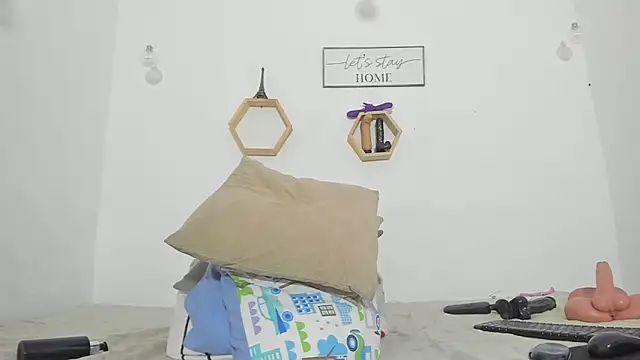 clarise cooper online show from October 2025 09:39:02 AM