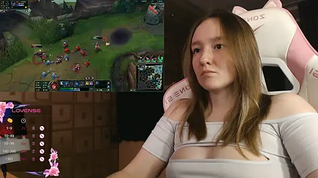 MoonlishSiren online show from October 2025 07:12:02 PM