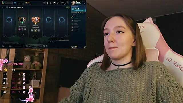 MoonlishSiren online show from November 2025 07:12:01 PM