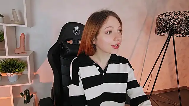 Snapshot of Only___Yours chatting on March 2026 11:22:02 PM Only Yours online show from March 2026 11:22:02 PM