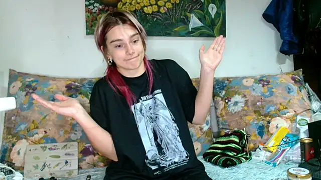 Snapshot of Sophie_Bell chatting on October 2025 04:38:02 PM Sophie Bell online show from October 2025 04:38:02 PM