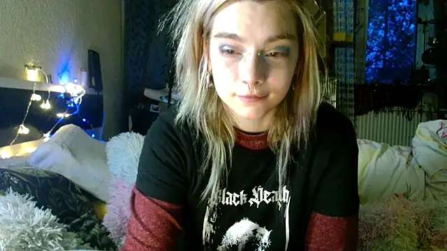 Snapshot of Sophie_Bell chatting on April 2026 05:30:01 PM Sophie Bell online show from April 2026 05:30:01 PM