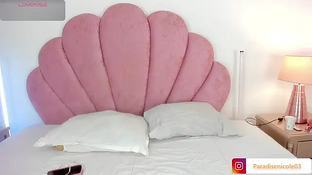 Nicole Paradise online show from May 2026 01:07:02 PM