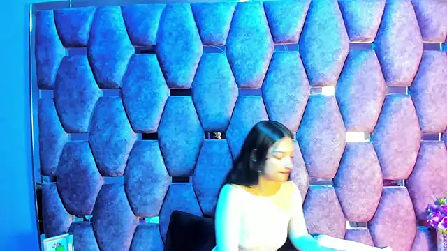 Aurora 18 online show from October 2025 02:16:02 PM