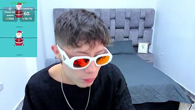 MarcusCollinss  online show from December 2024 04:09:01 PM