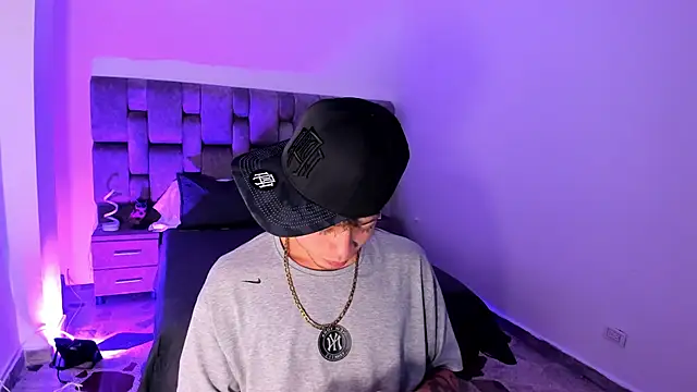 MarcusCollinss  online show from December 2024 06:20:02 PM