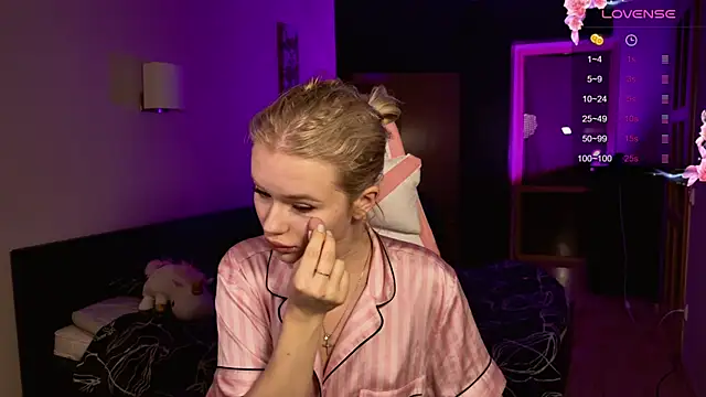 LexieLoree online show from March 2025 04:09:01 AM