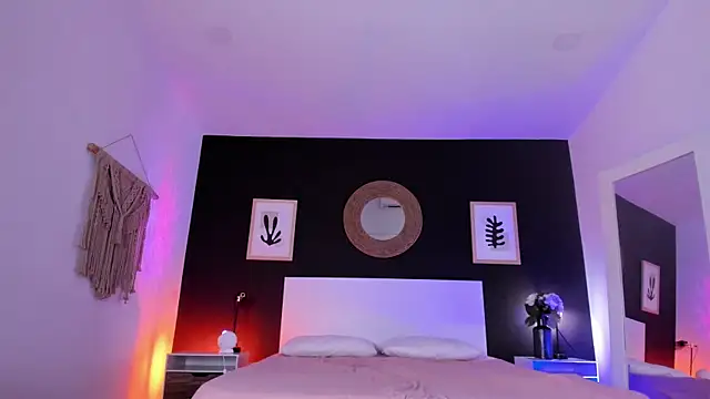 VioletPaket online show from September 2025 12:17:02 PM