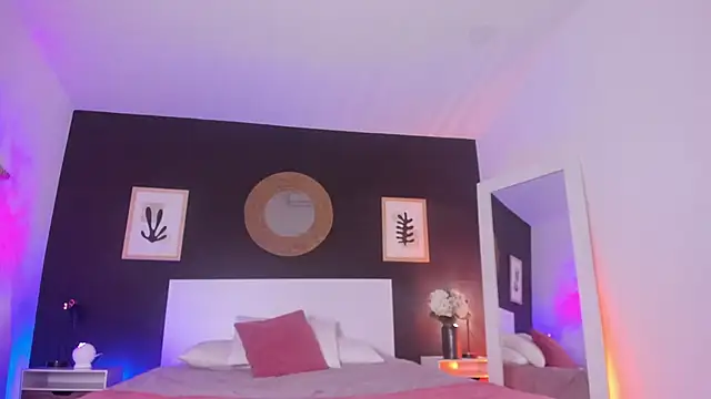 VioletPaket online show from September 2025 01:24:01 PM