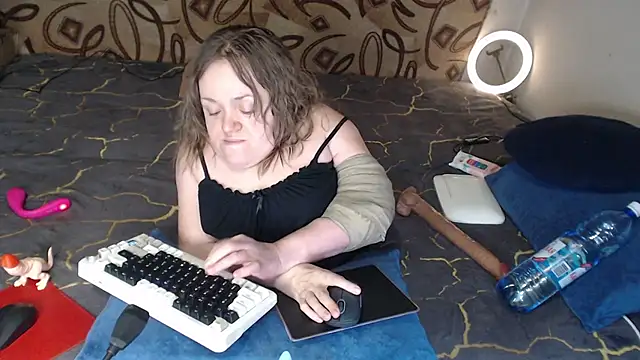Snapshot of MiniNatalie chatting on February 2025 01:44:01 PM MiniNatalie online show from February 2025 01:44:01 PM