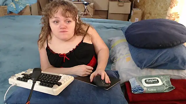 Snapshot of MiniNatalie chatting on September 2025 05:40:01 AM MiniNatalie online show from September 2025 05:40:01 AM