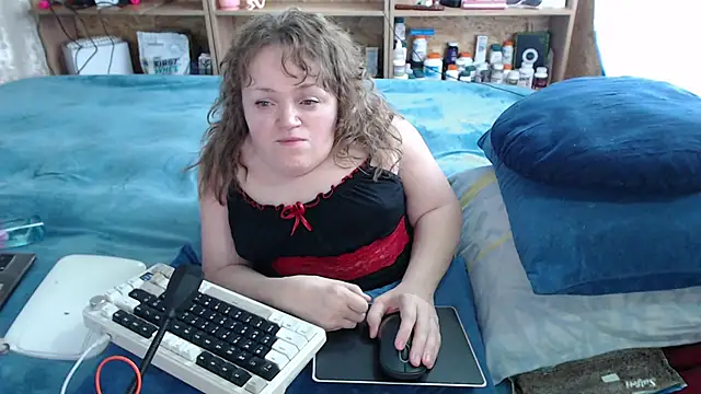 Snapshot of MiniNatalie chatting on September 2025 09:22:02 AM MiniNatalie online show from September 2025 09:22:02 AM