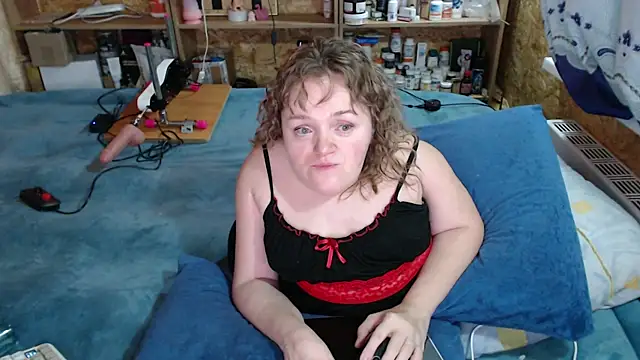 Snapshot of MiniNatalie chatting on September 2025 03:28:01 PM MiniNatalie online show from September 2025 03:28:01 PM