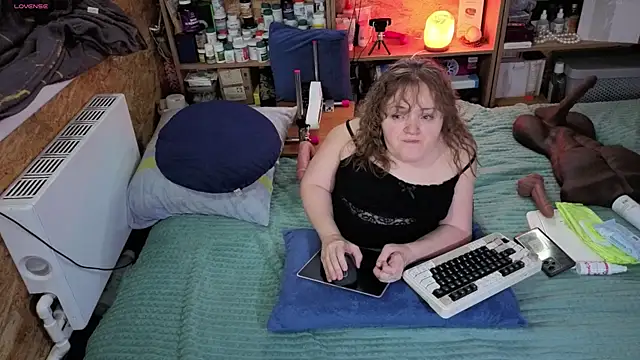 MiniNatalie online show from November 2025 06:02:01 AM