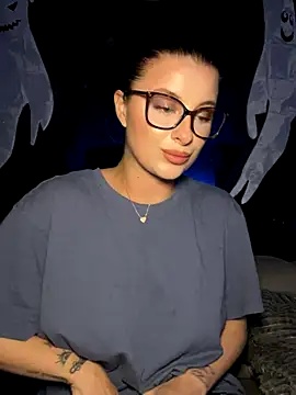 Mia-Minou online show from October 2025 09:45:01 PM