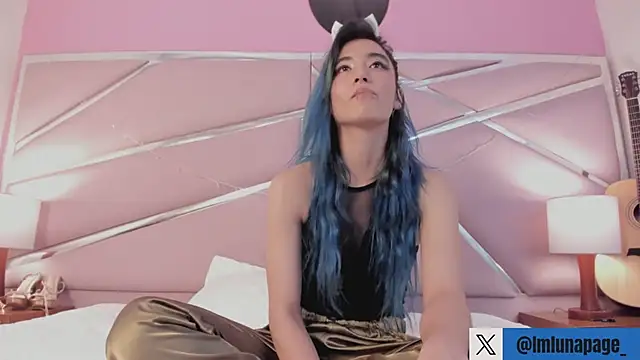 Snapshot of Lunapage chatting on January 2025 07:07:01 PM Lunapage online show from January 2025 07:07:01 PM