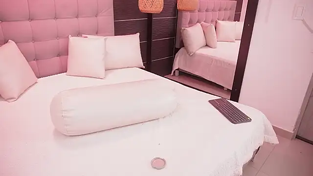 Bella TS  online show from February 2026 10:31:01 PM