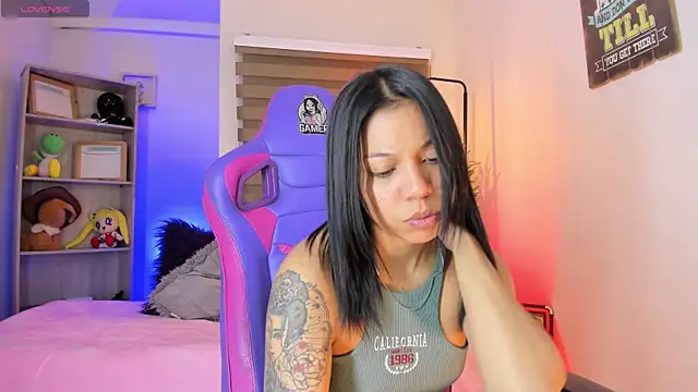 madelyn rose  online show from November 2025 01:48:02 AM