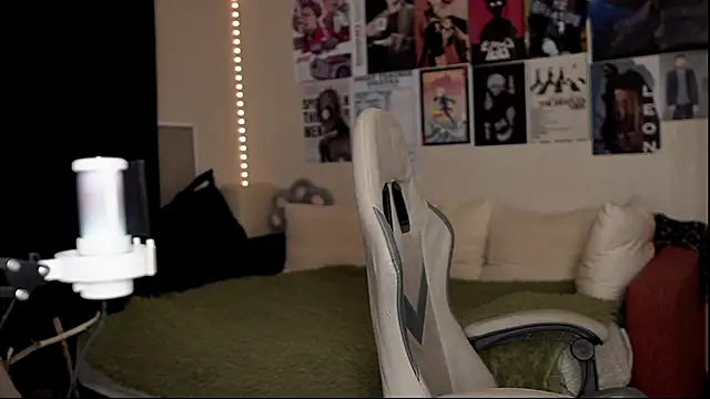 Snapshot of Traharaa chatting on February 2026 04:44:01 PM Traharaa online show from February 2026 04:44:01 PM