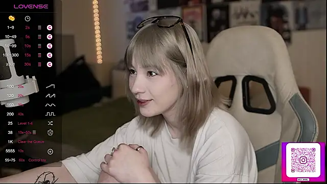 Snapshot of Traharaa chatting on February 2026 01:03:01 PM Traharaa online show from February 2026 01:03:01 PM